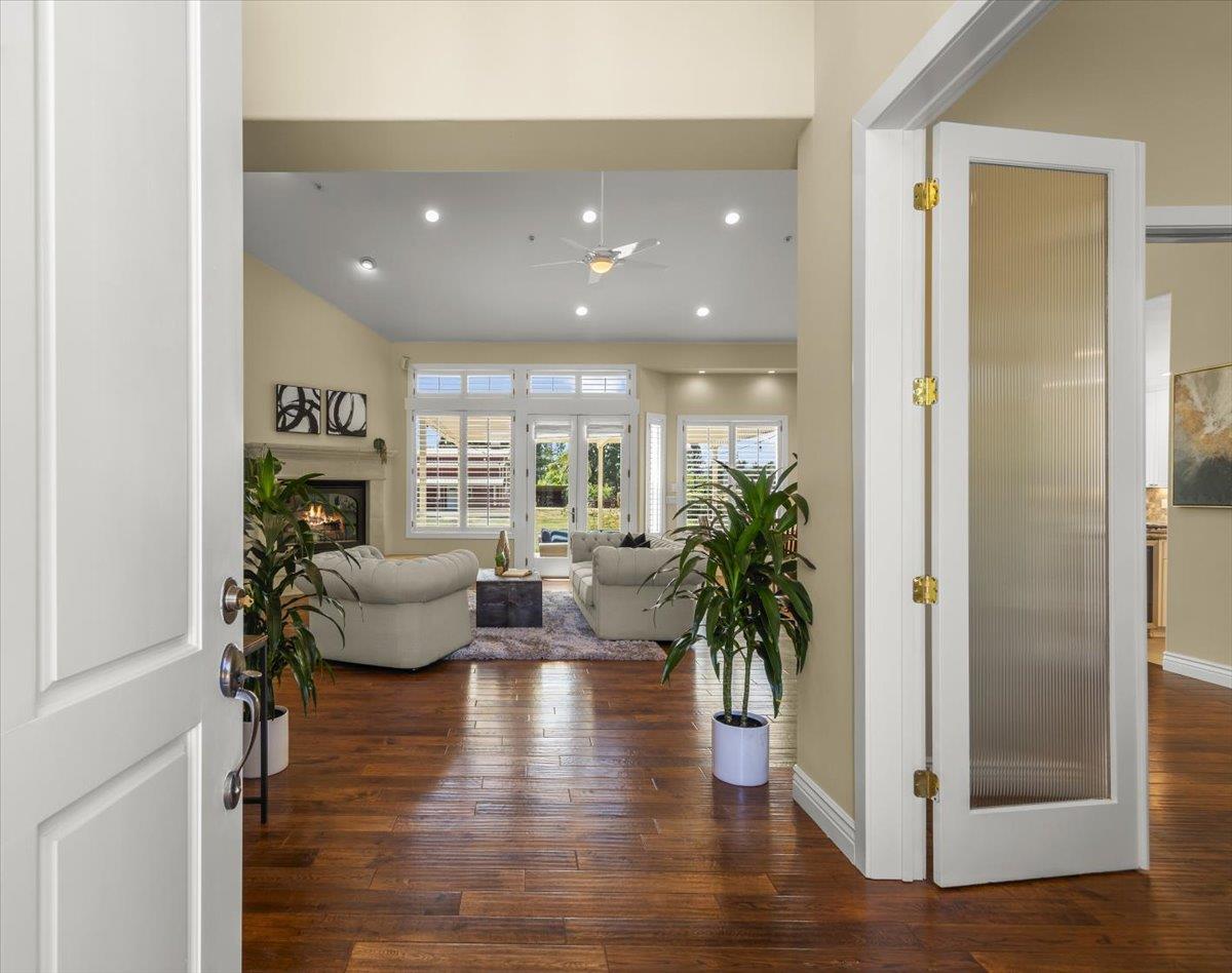10531 Korn LN - Kitchen