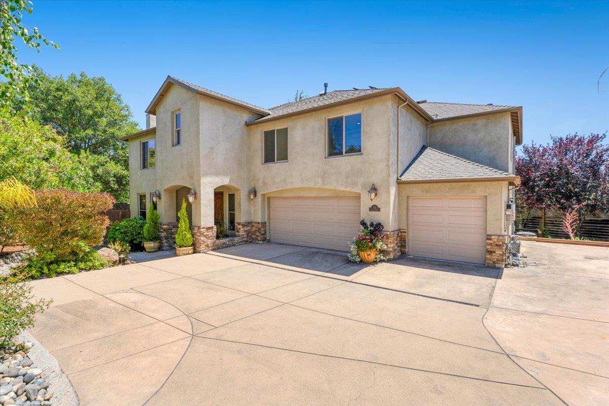 516 Grace WAY
