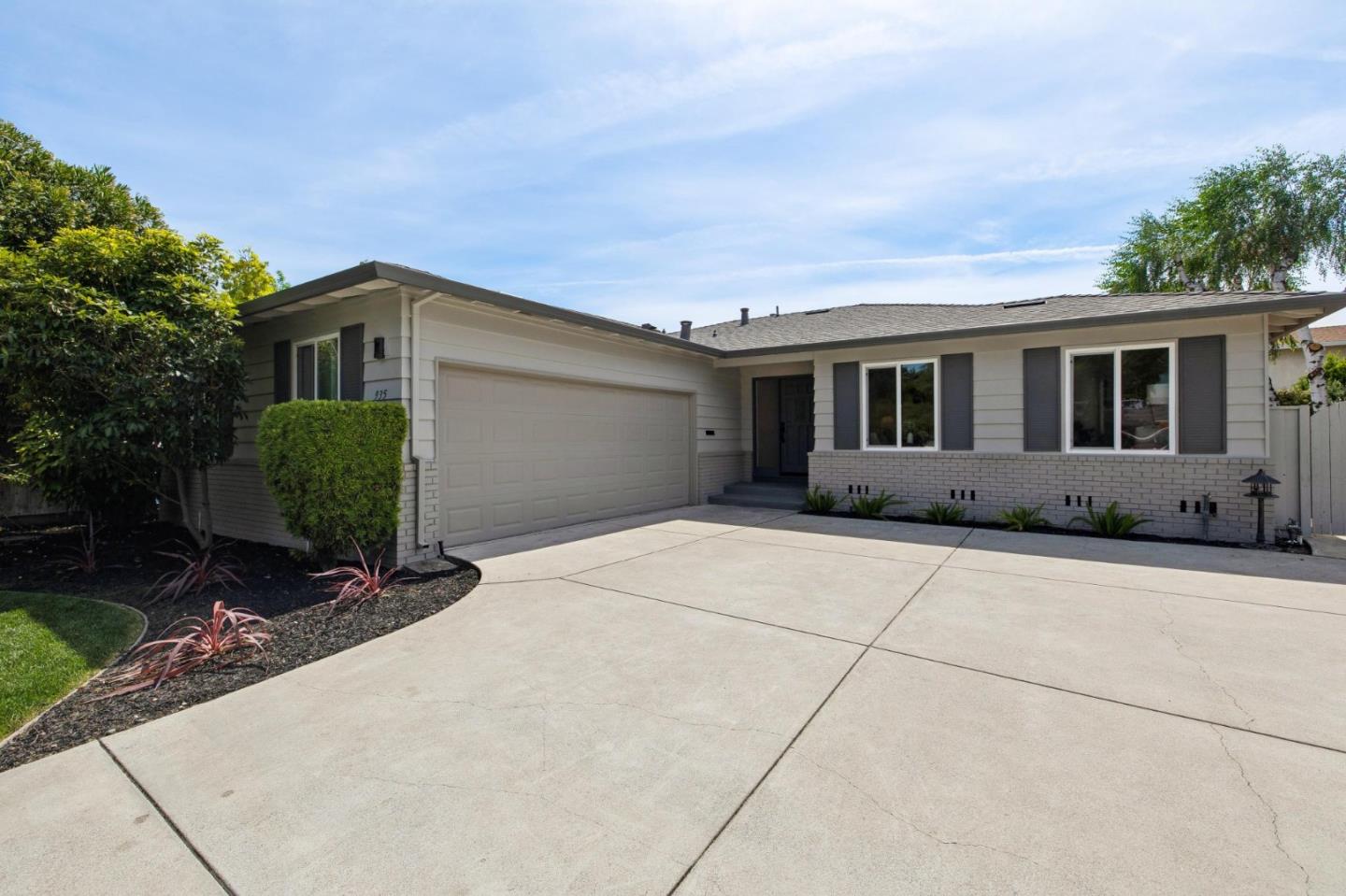 935 Circle DR
