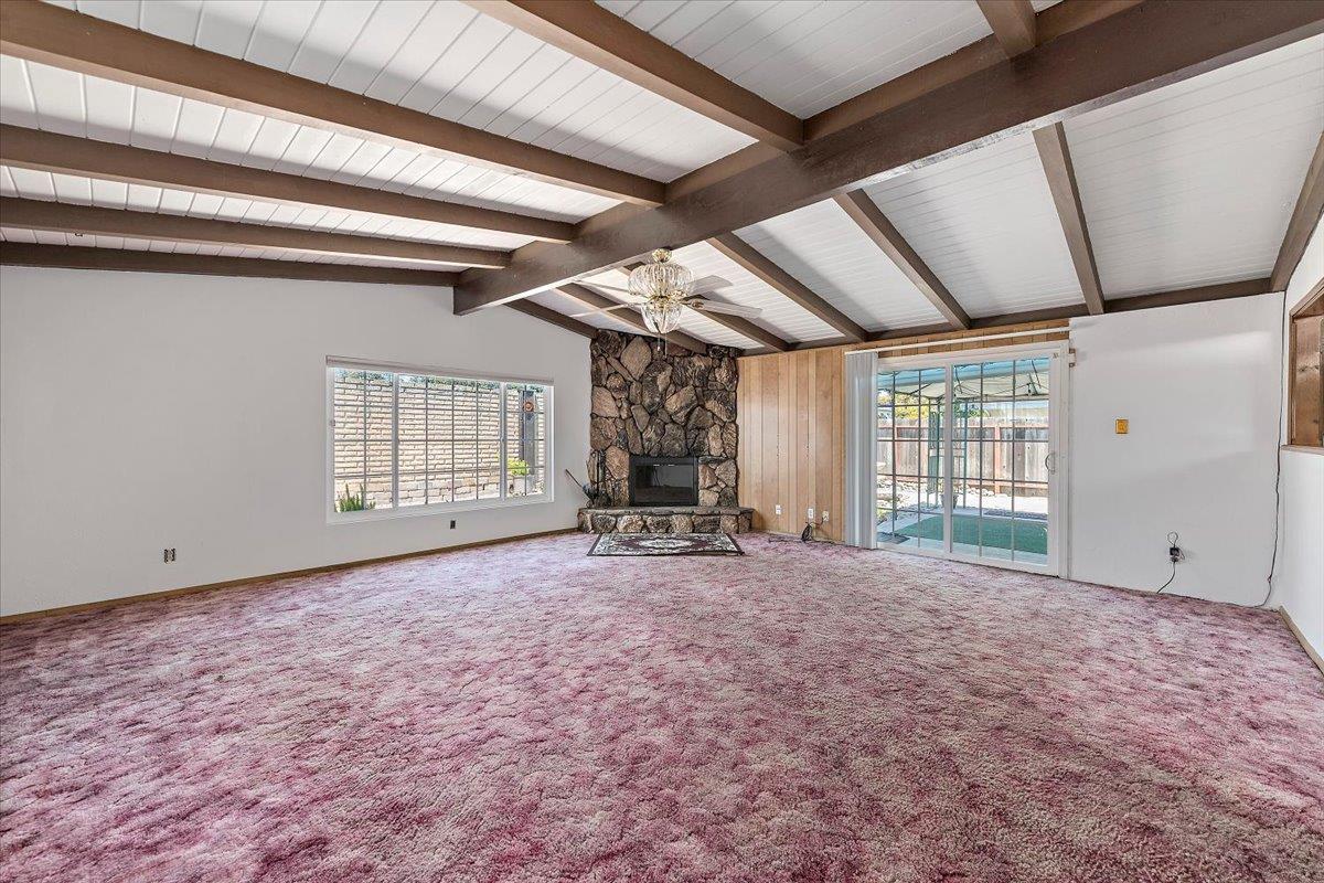 1181 Blazingwood DR - Living area