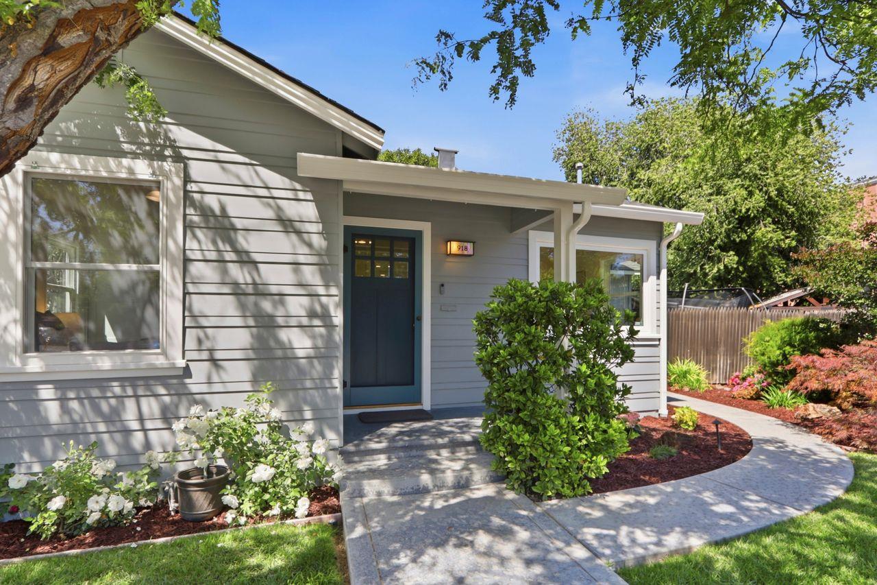 918 Chabrant WAY - Kitchen