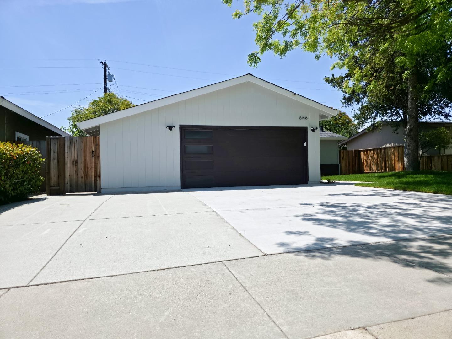 6746 Bollinger RD - Interior