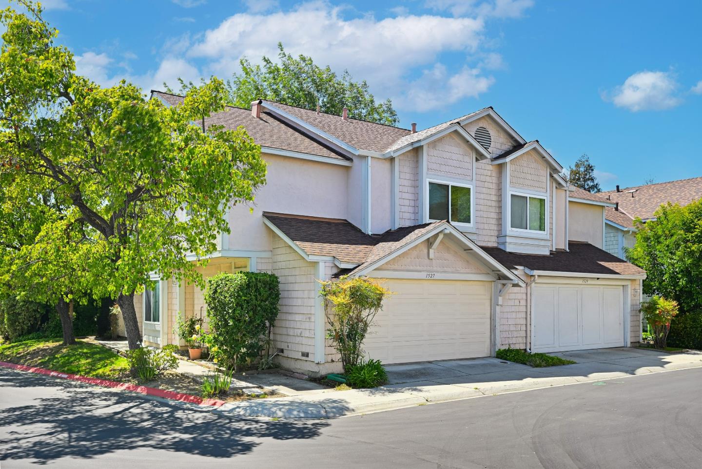 1527 Goody LN - Interior