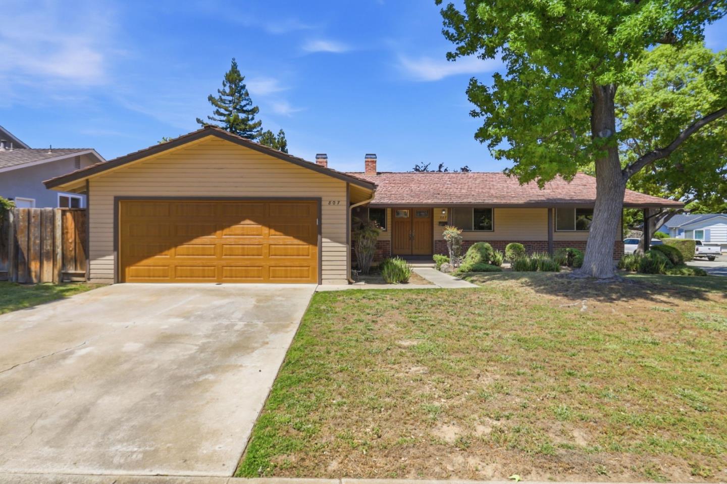 807 Cathedral DR