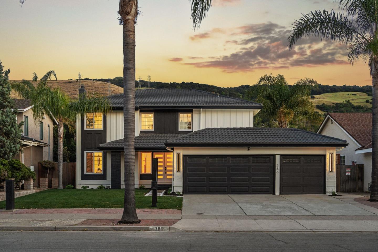 386 Curie DR