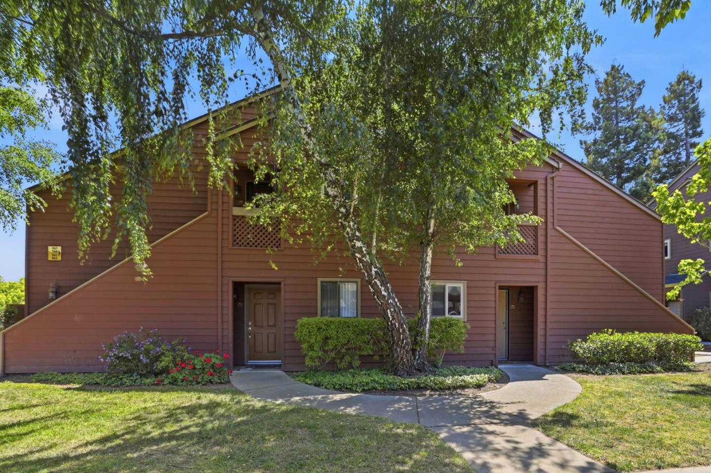 945 Catkin CT - Living area