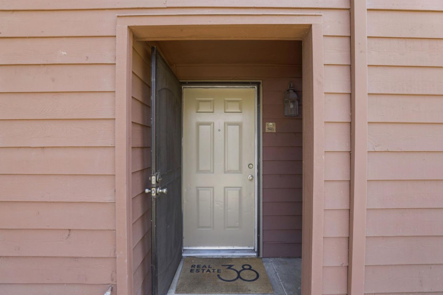 945 Catkin CT - Bathroom