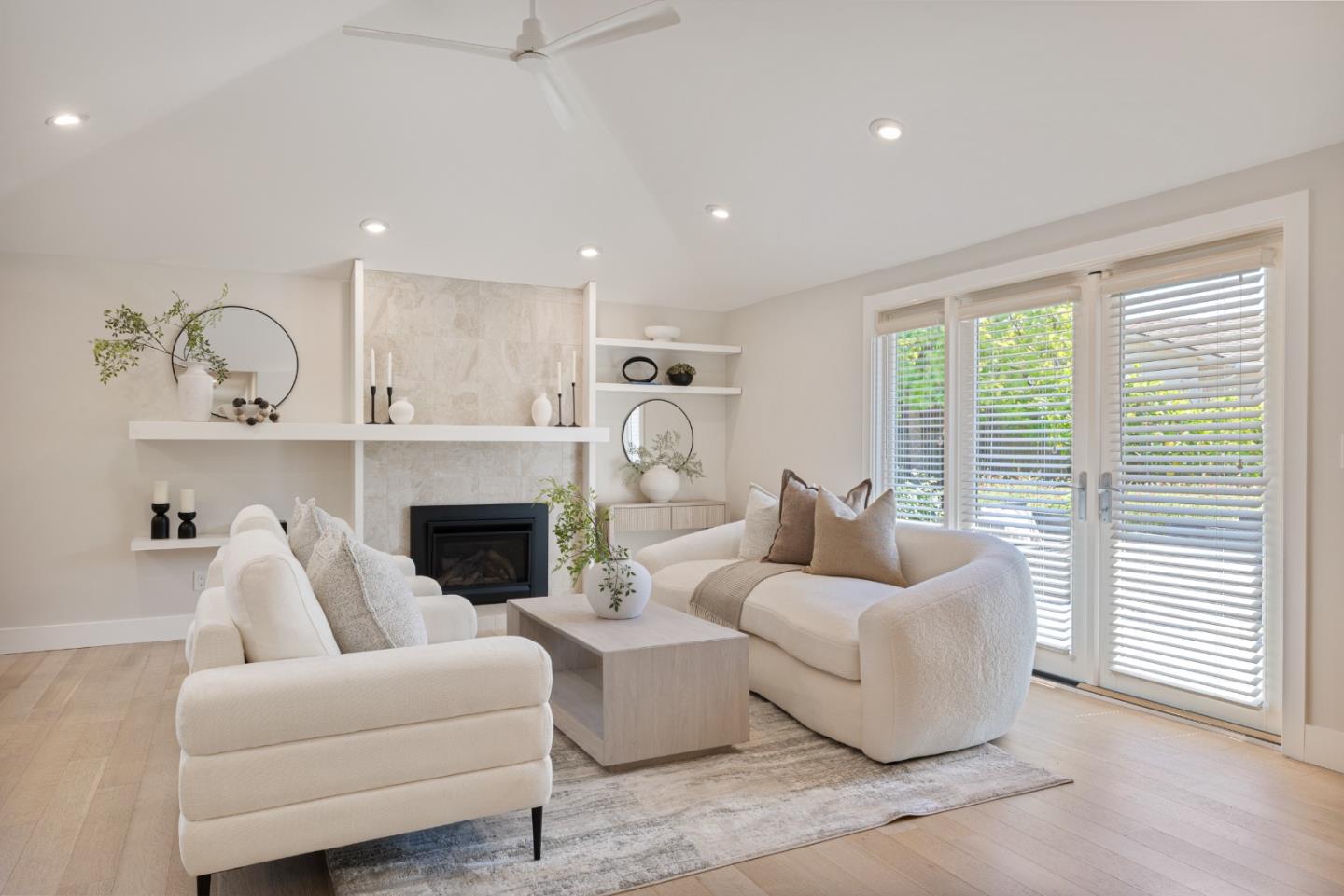808 Kirkaldy CT - Interior