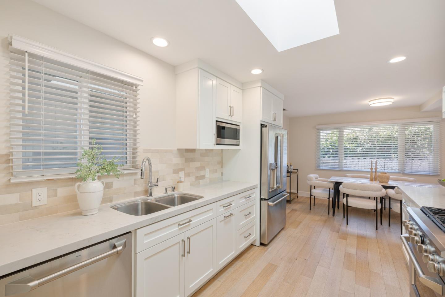 808 Kirkaldy CT - Bathroom