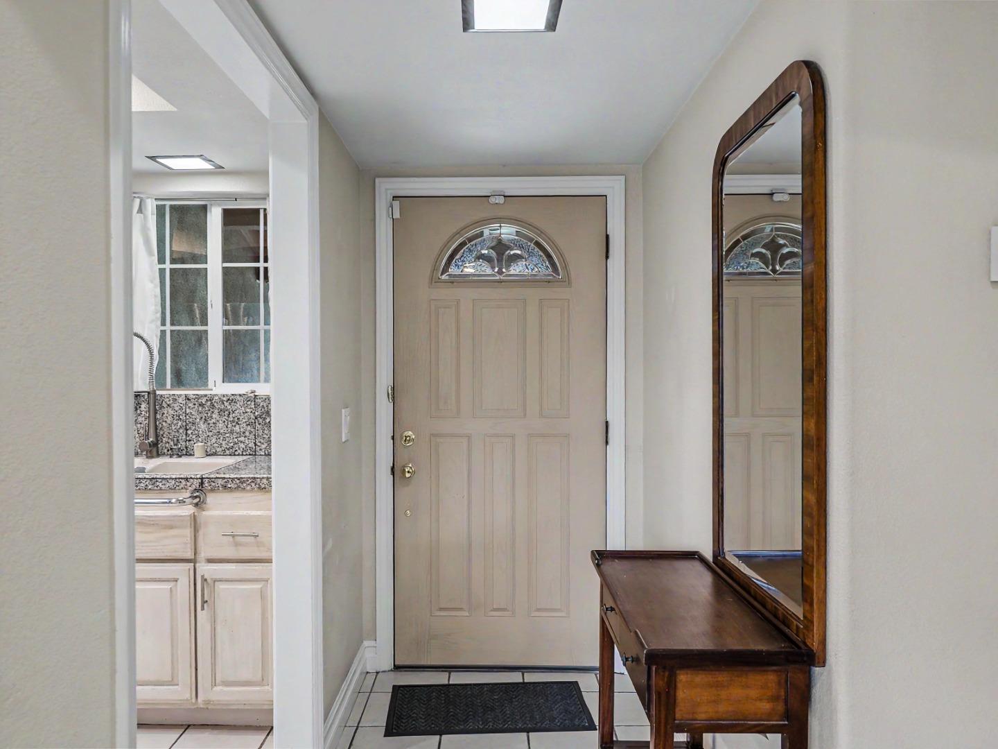614 Mohican DR - Kitchen