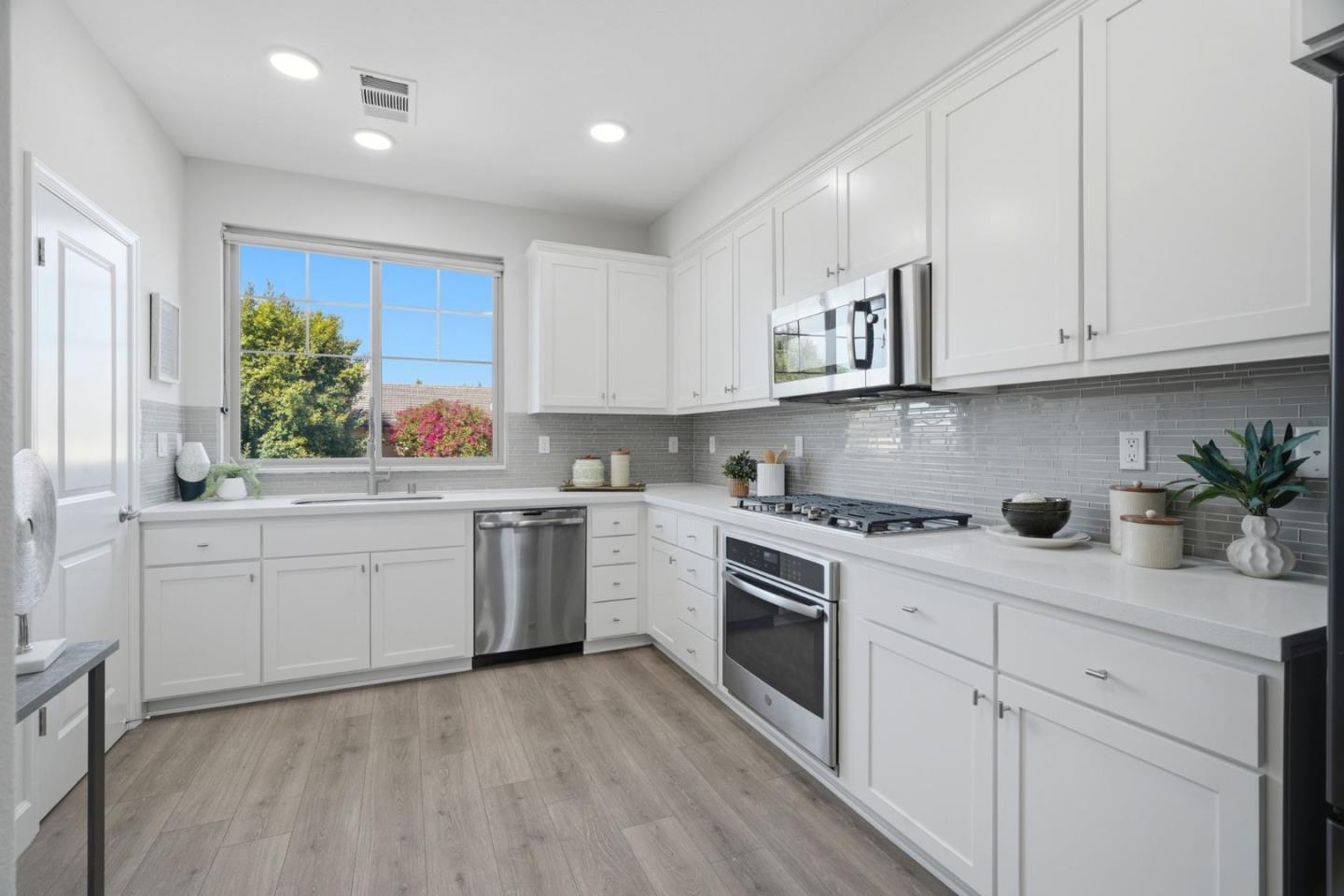 605 Cinnamon CIR - Bathroom