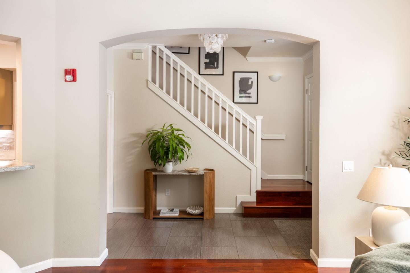 903 W Dana ST - Living area