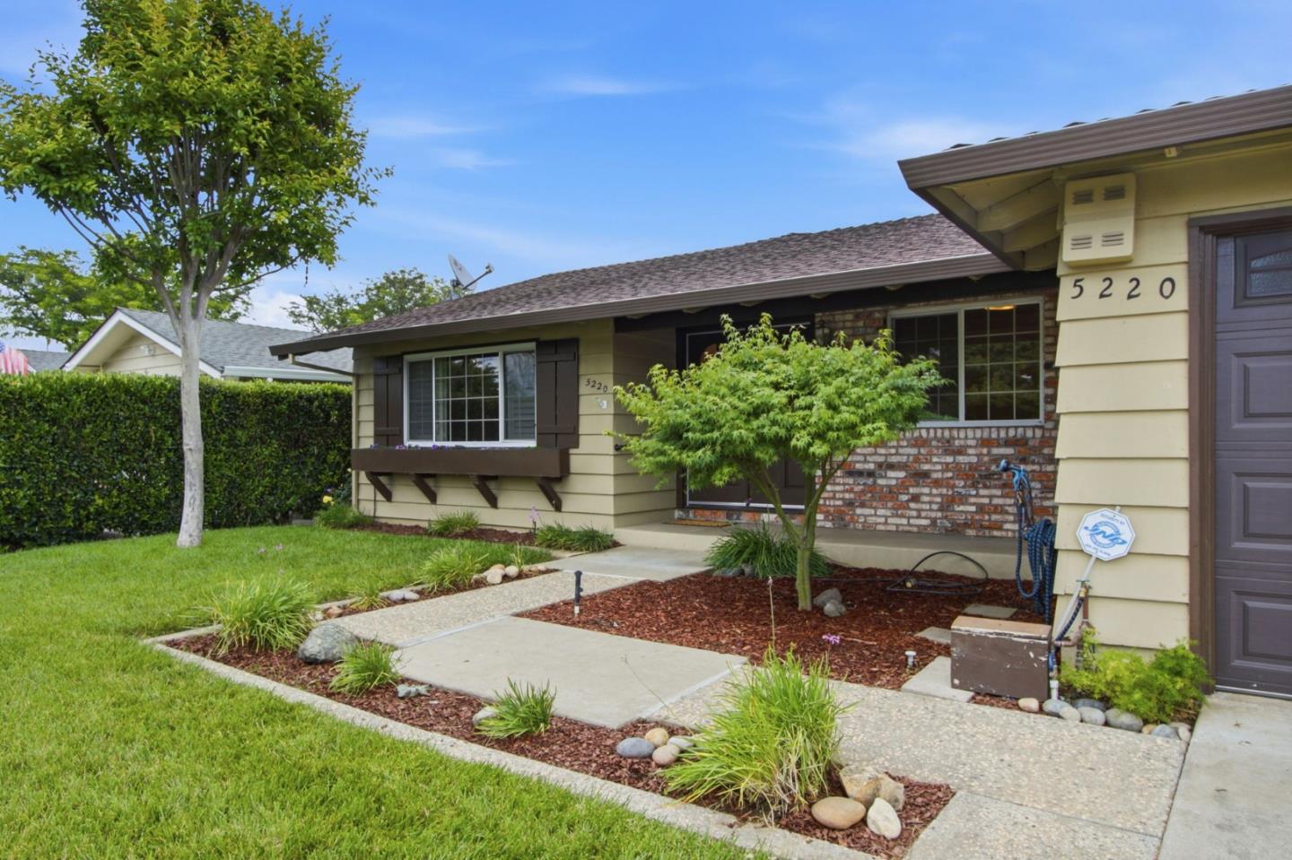 5220 Fell AVE - Kitchen