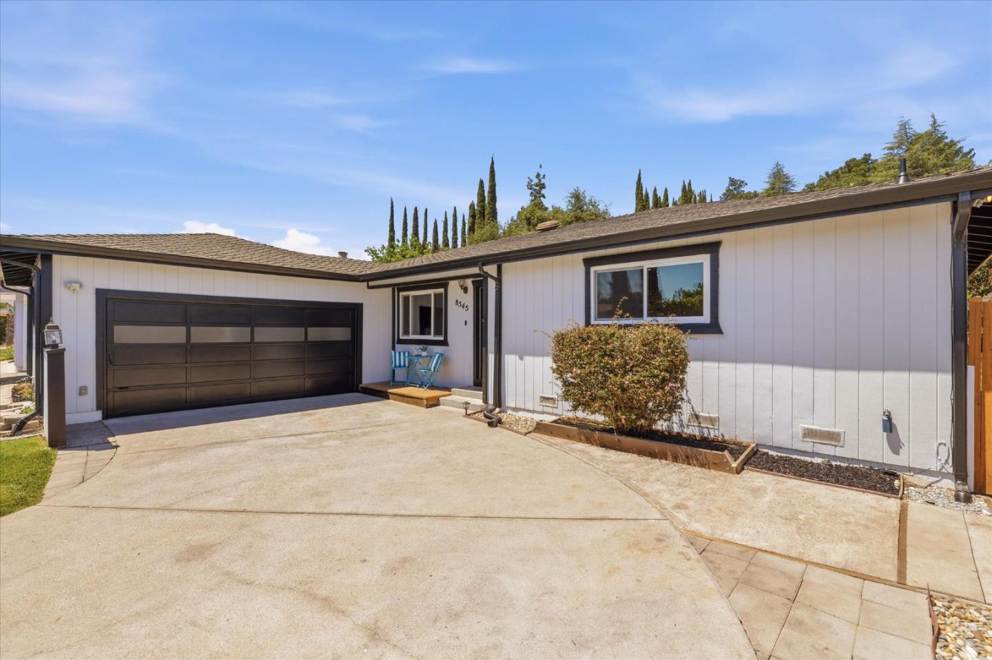 8545 Ousley DR - Living area