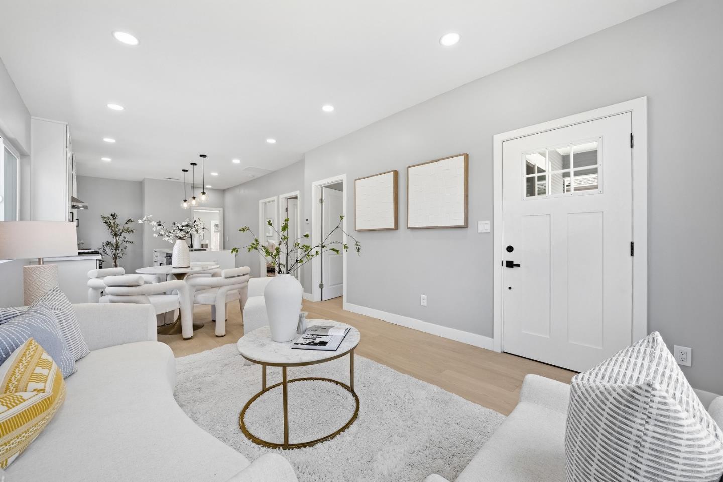 346 E Washington AVE - Living area