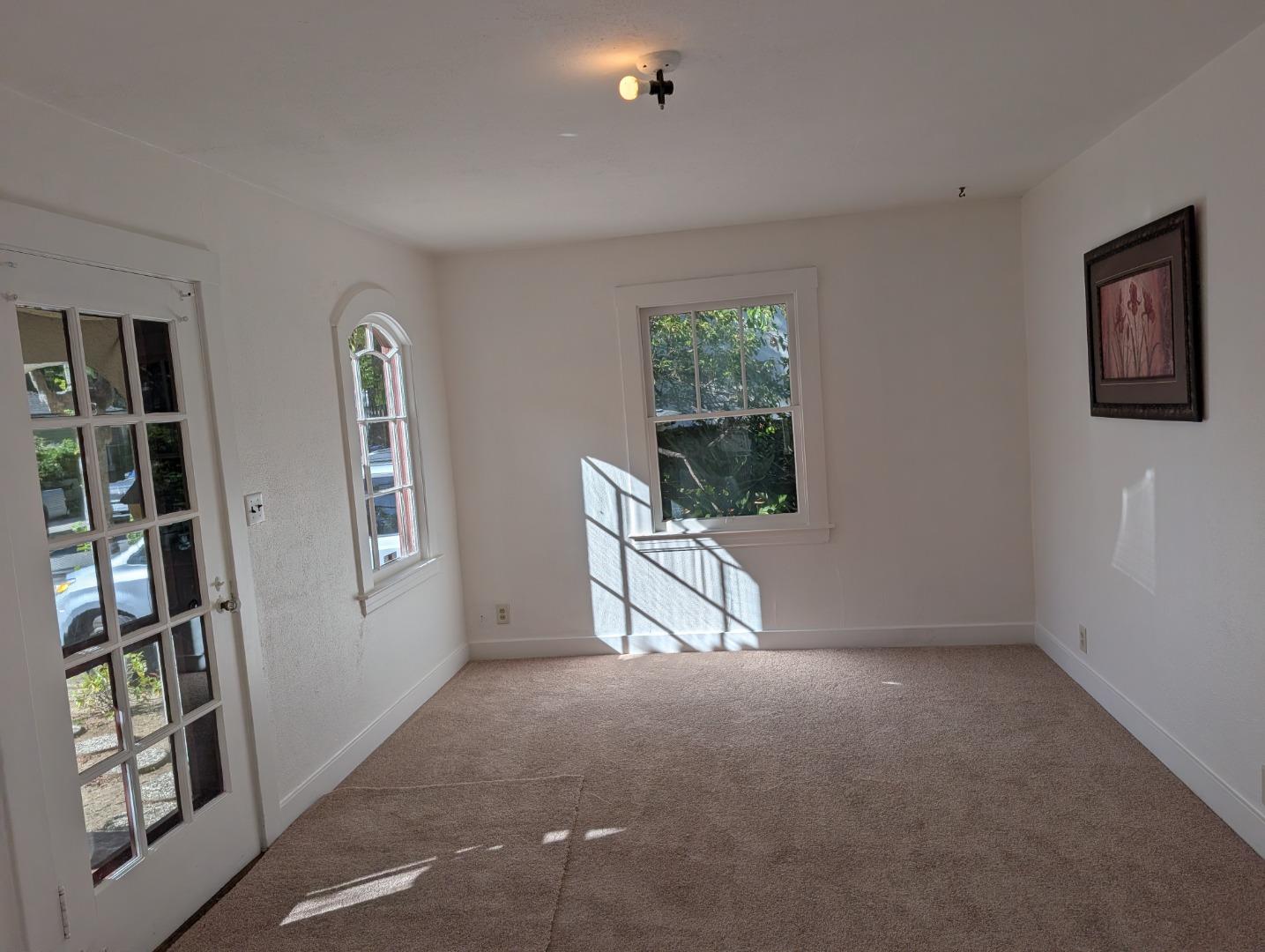 365 Cherry AVE - Living area