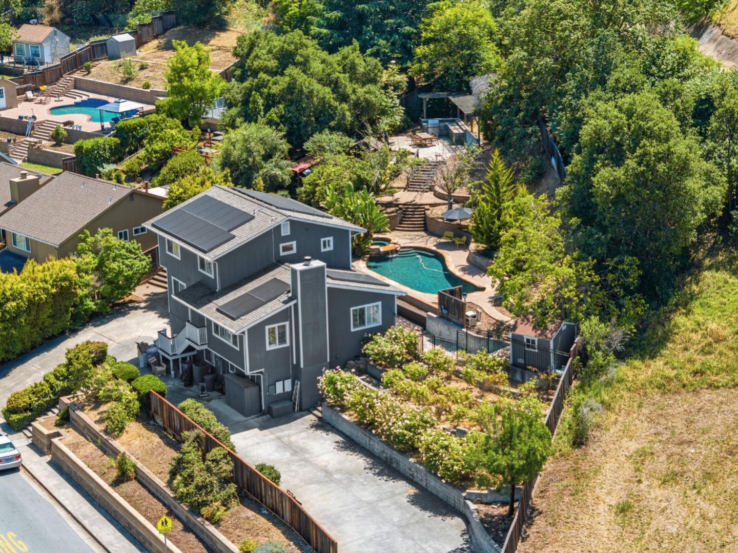 732 Colleen DR