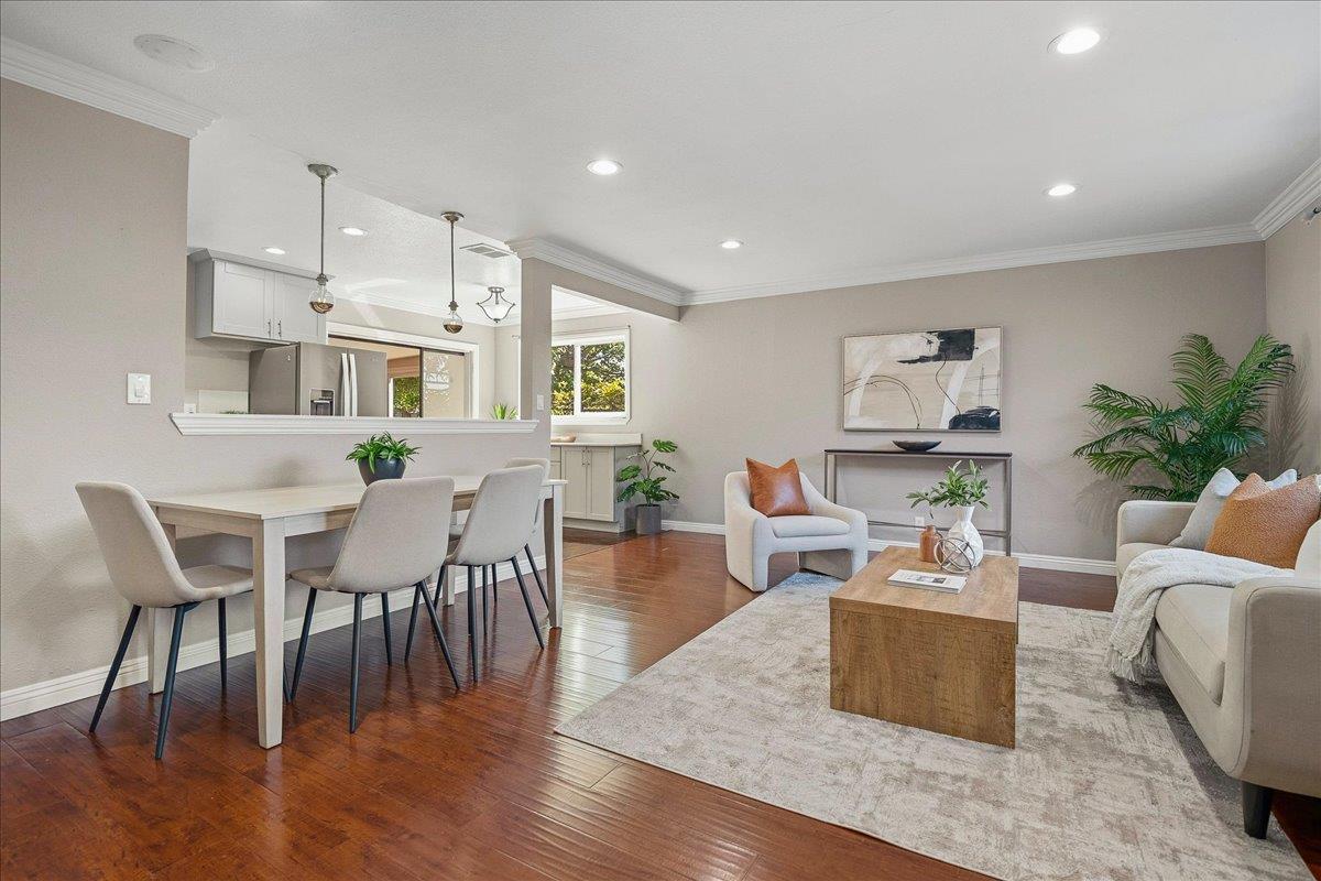2130 Tampa WAY - Living area
