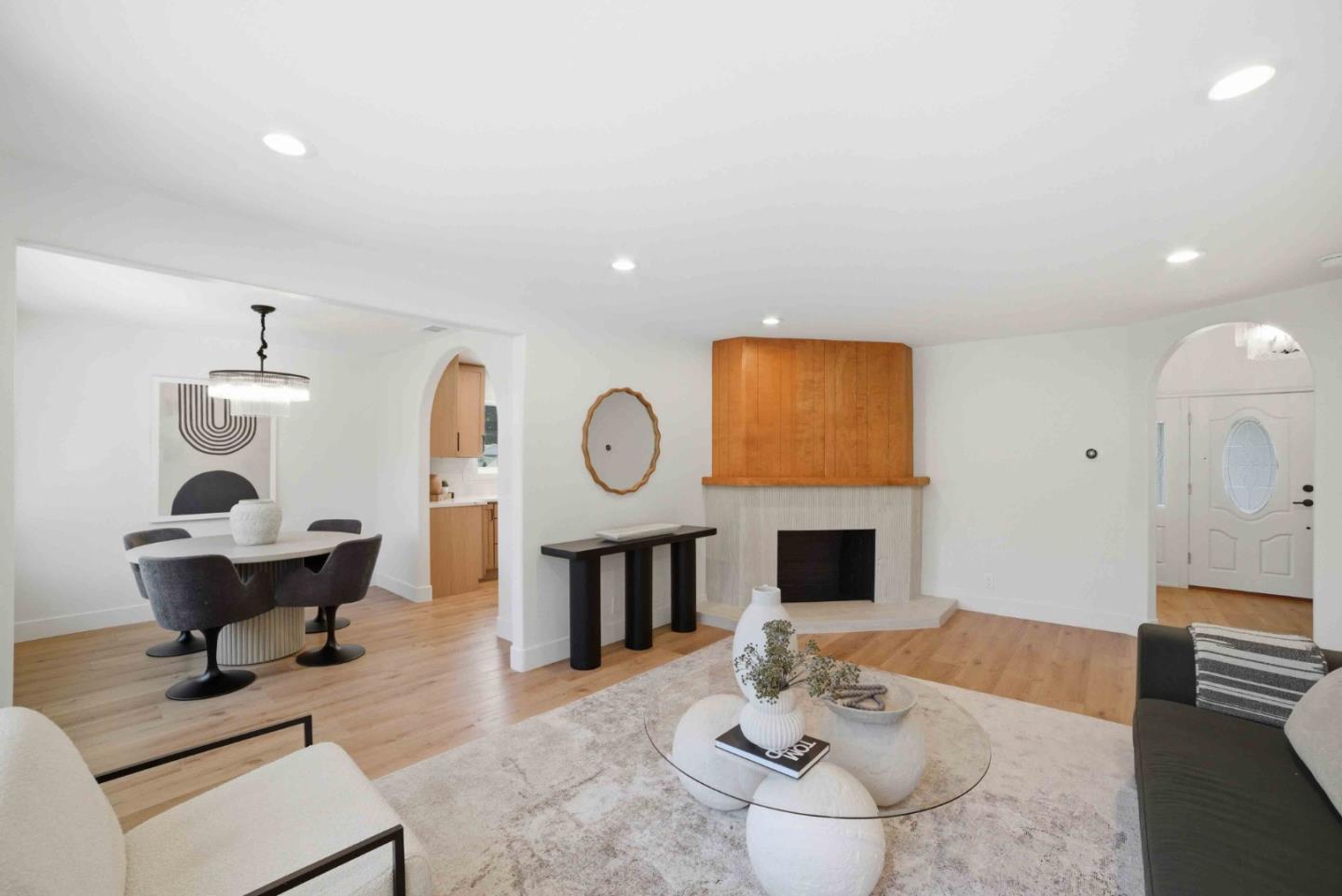 4 Dionne CT - Interior