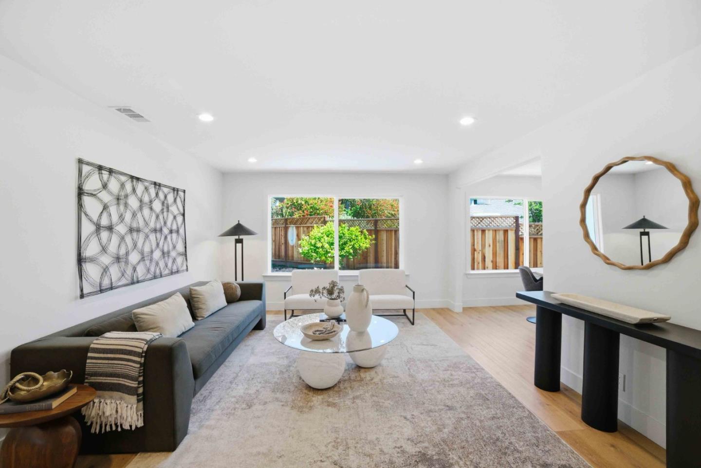 4 Dionne CT - Living area