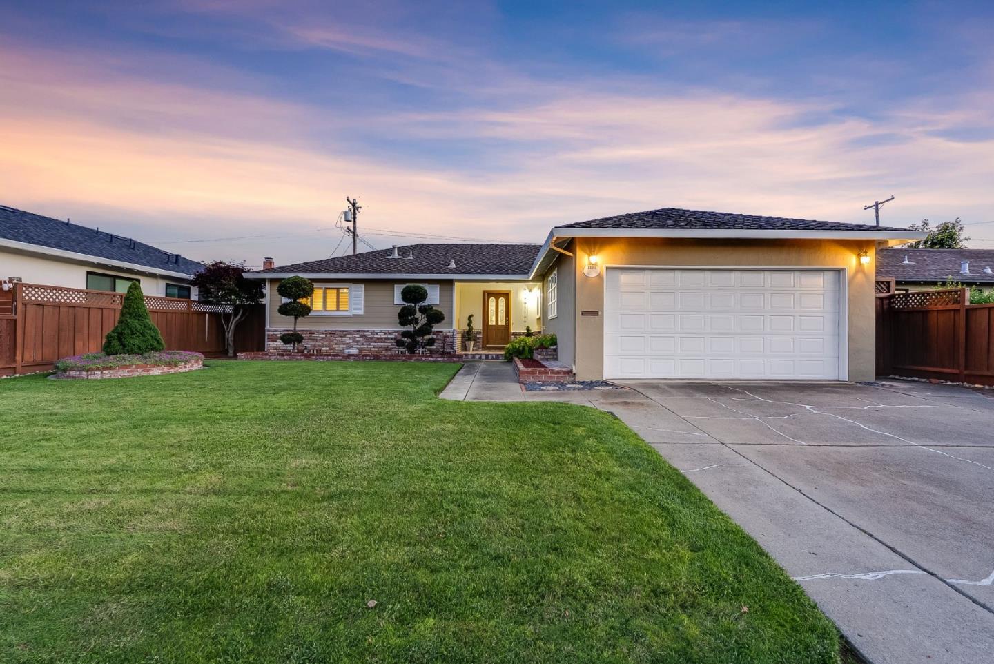 1126 W Knickerbocker DR - Kitchen