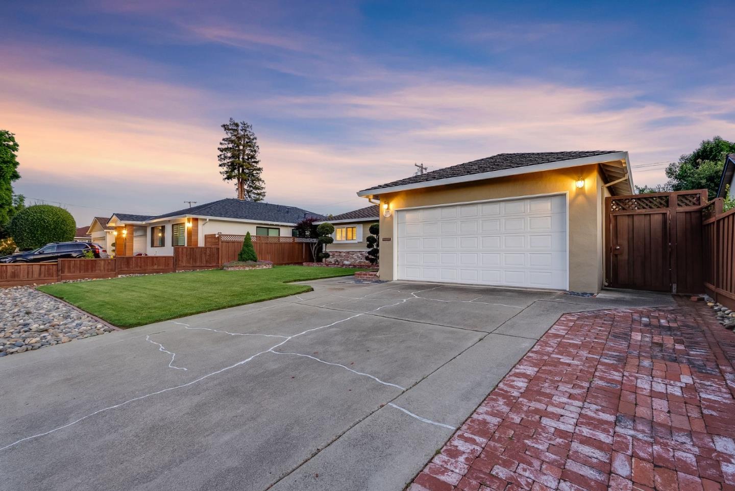 1126 W Knickerbocker DR - Backyard