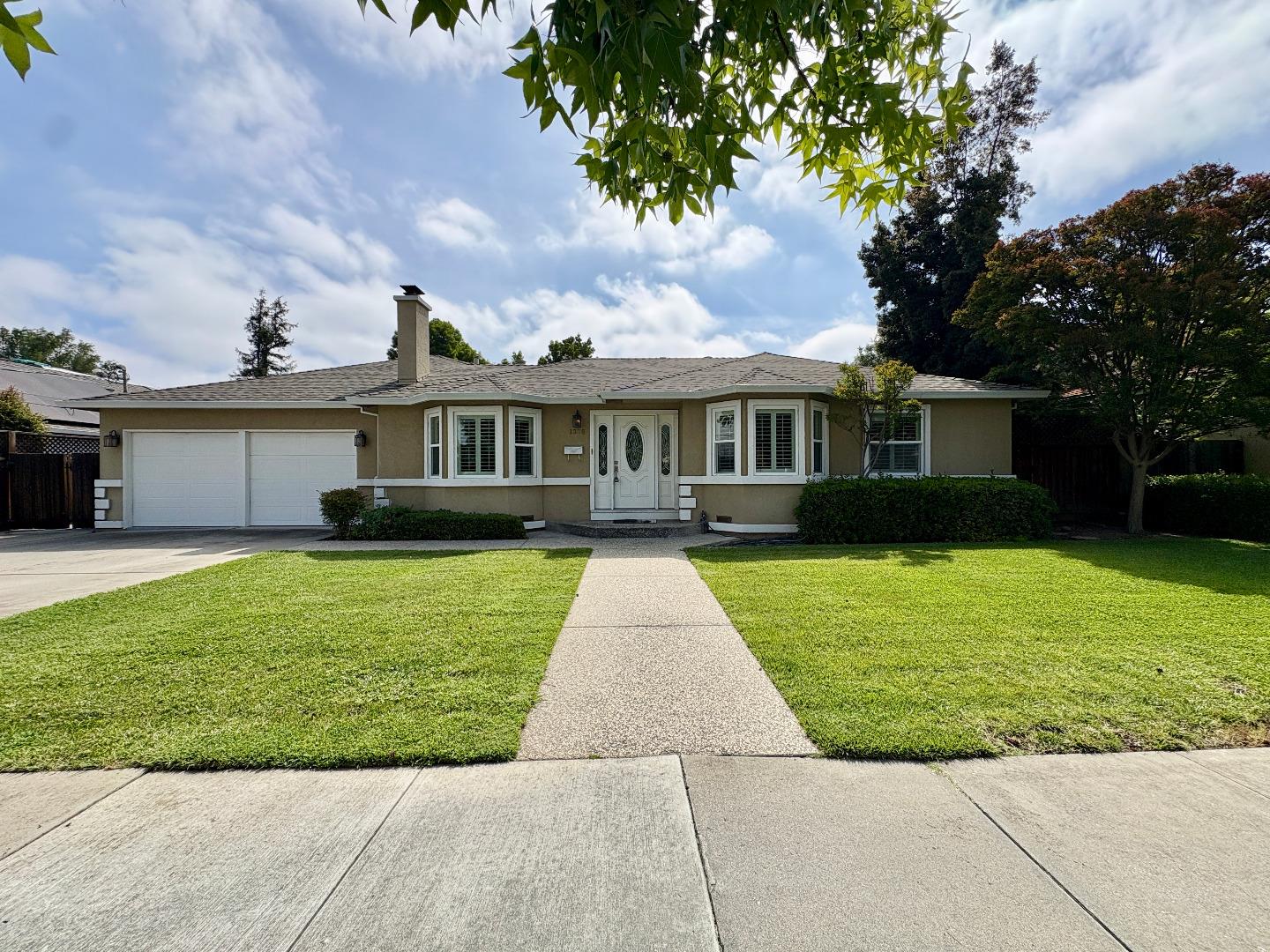 1386 Flora AVE