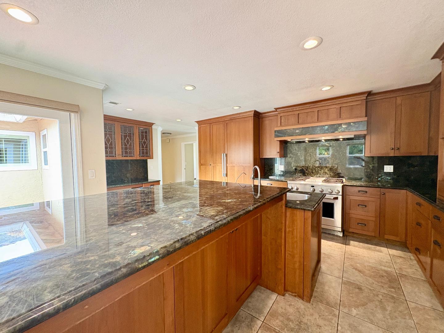 1386 Flora AVE - Kitchen