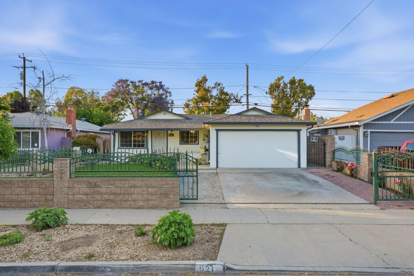 621 Serenade WAY - Kitchen