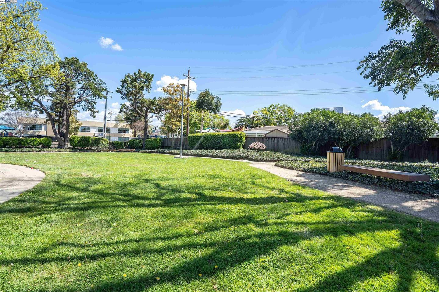 352 San Petra CT 1