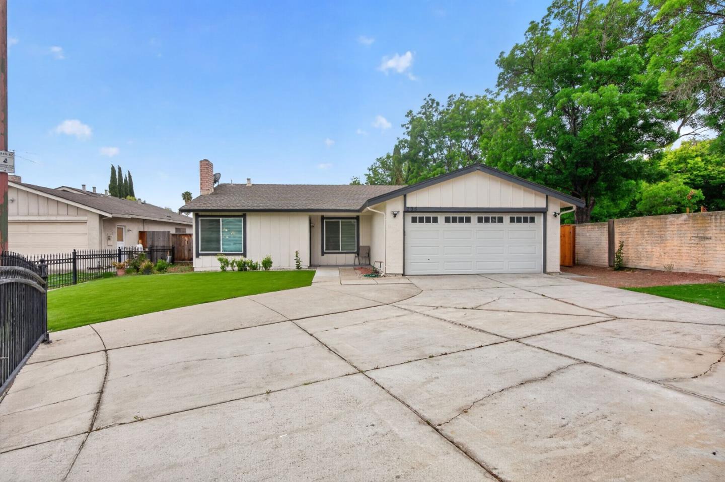 295 Esmeralda CT