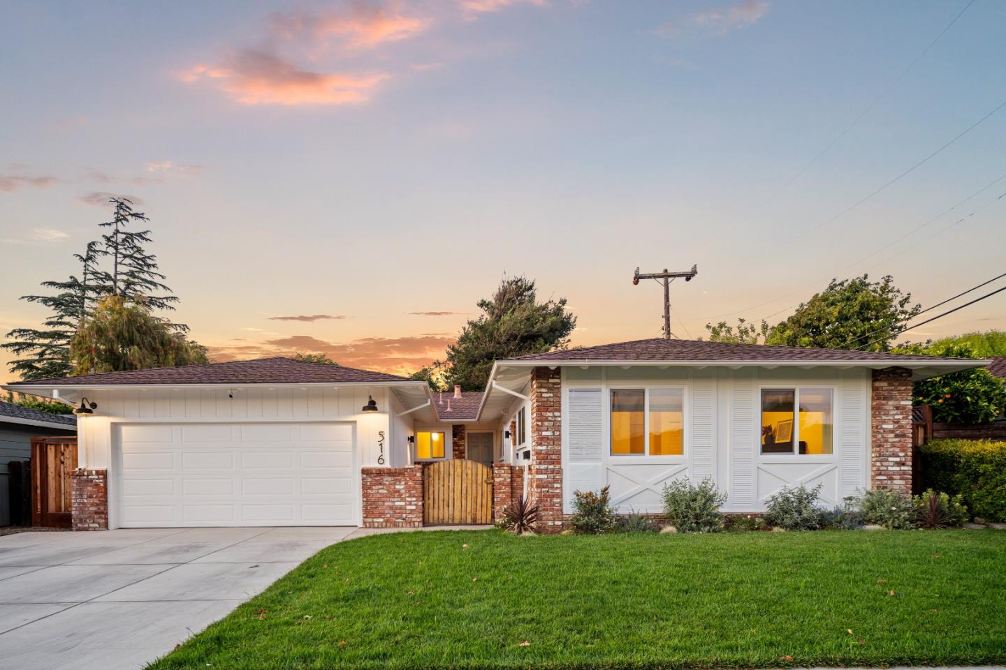 516 College DR