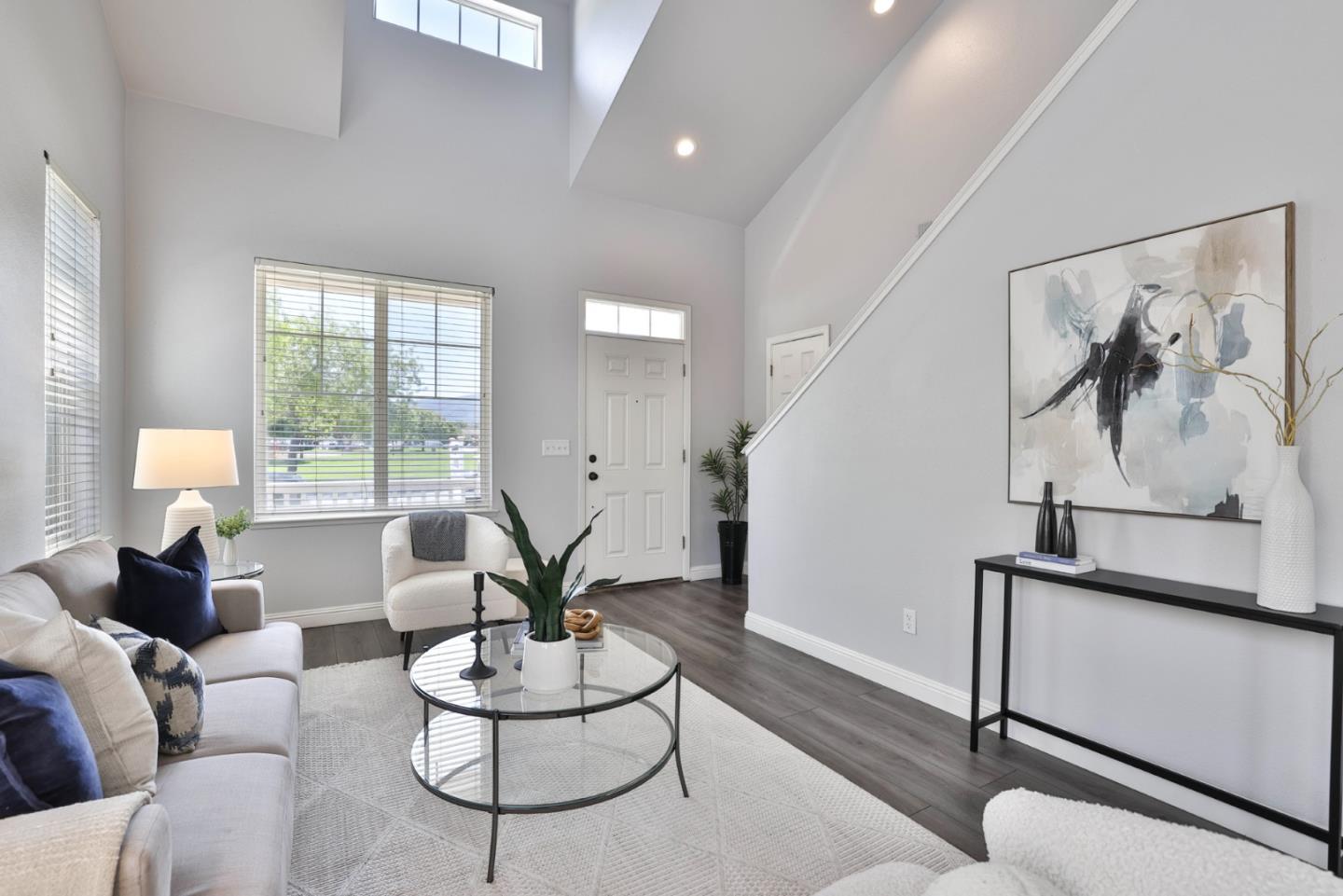 887 Martiri DR - Living area