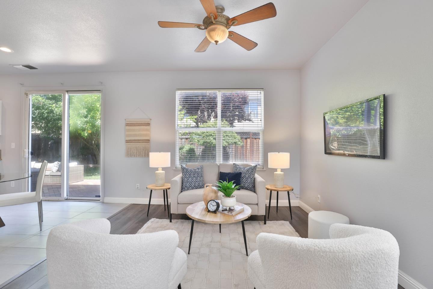 887 Martiri DR - Backyard