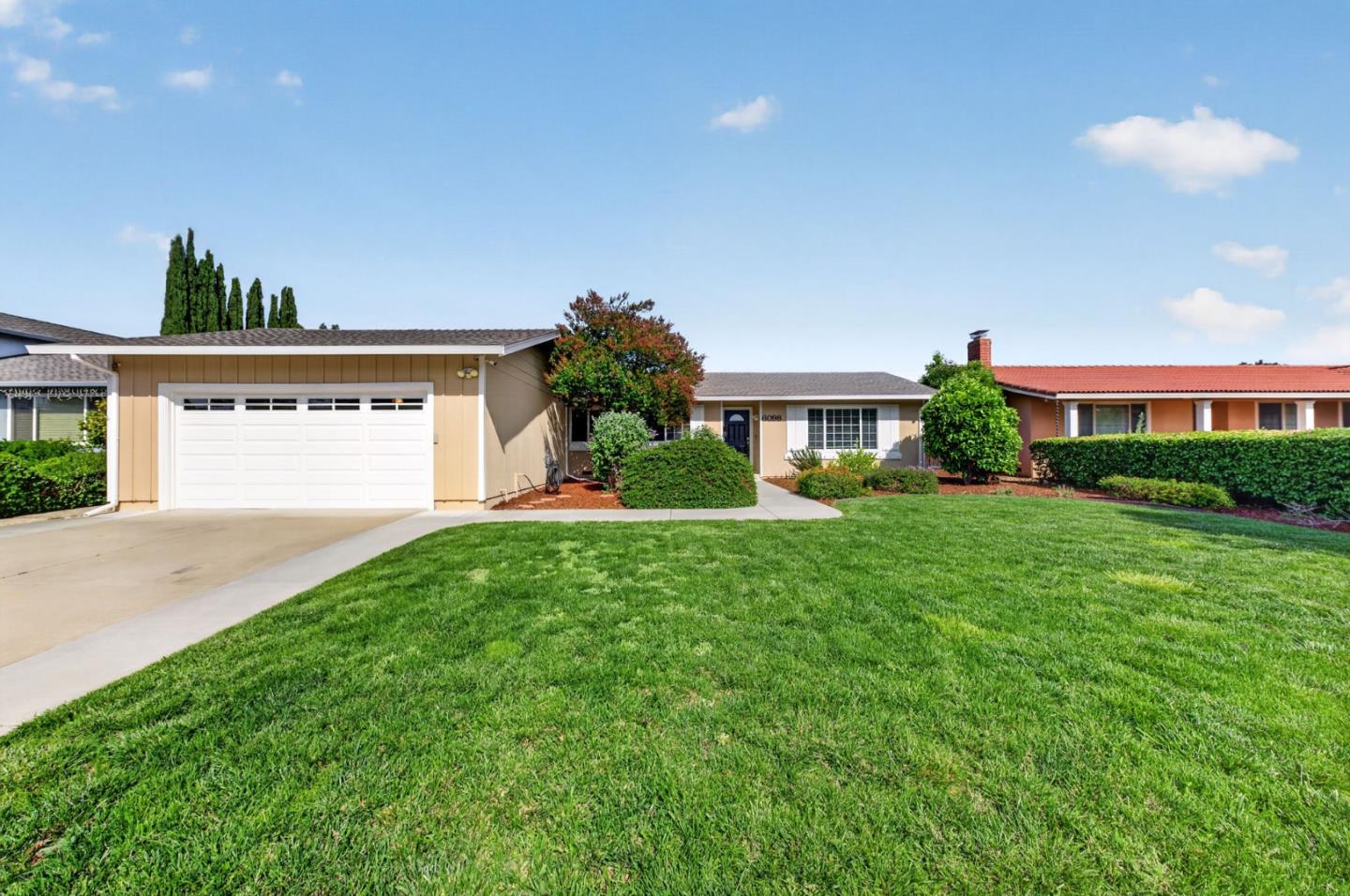 6098 Calle Esperanza