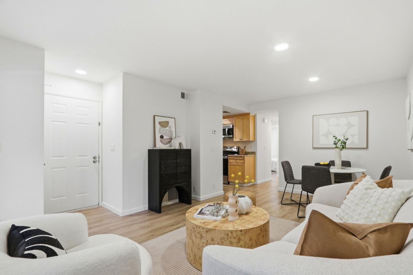 831 W California AVE M - Living area