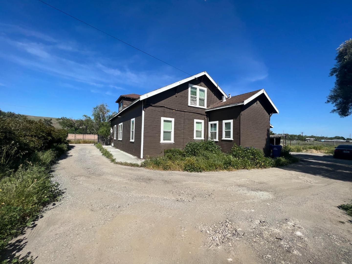 598 Palm AVE