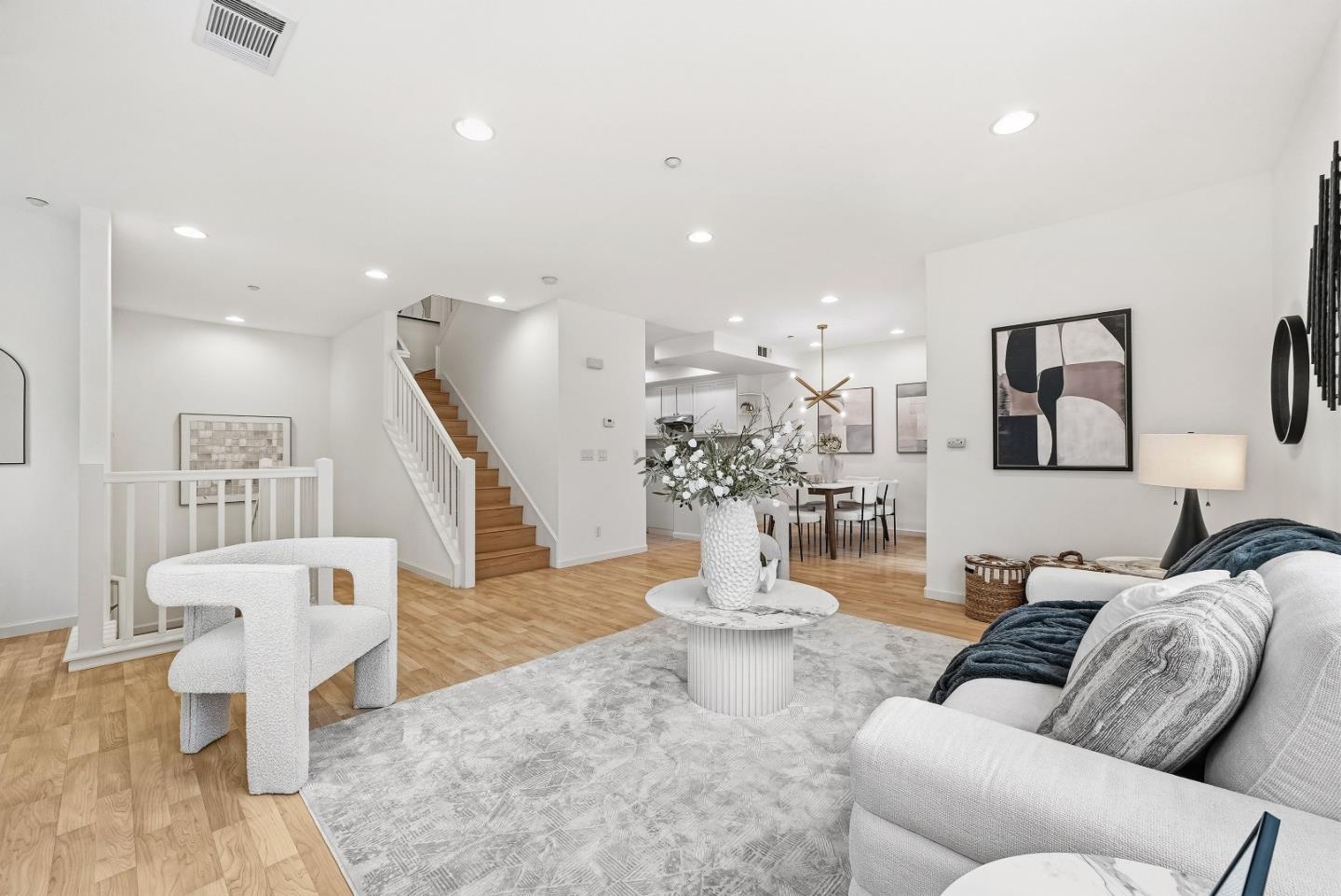 1099 Westbury DR - Living area