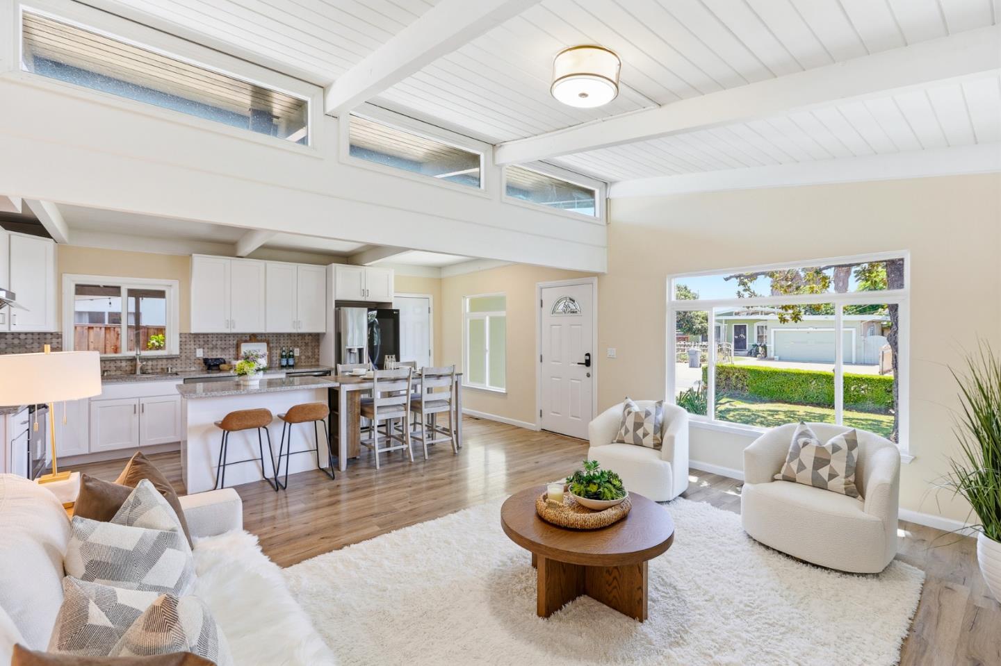488 Lochridge DR - Living area
