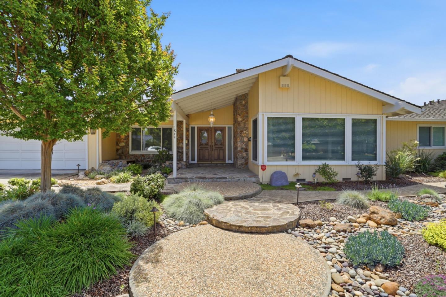1844 Arroyo Seco DR - Living area