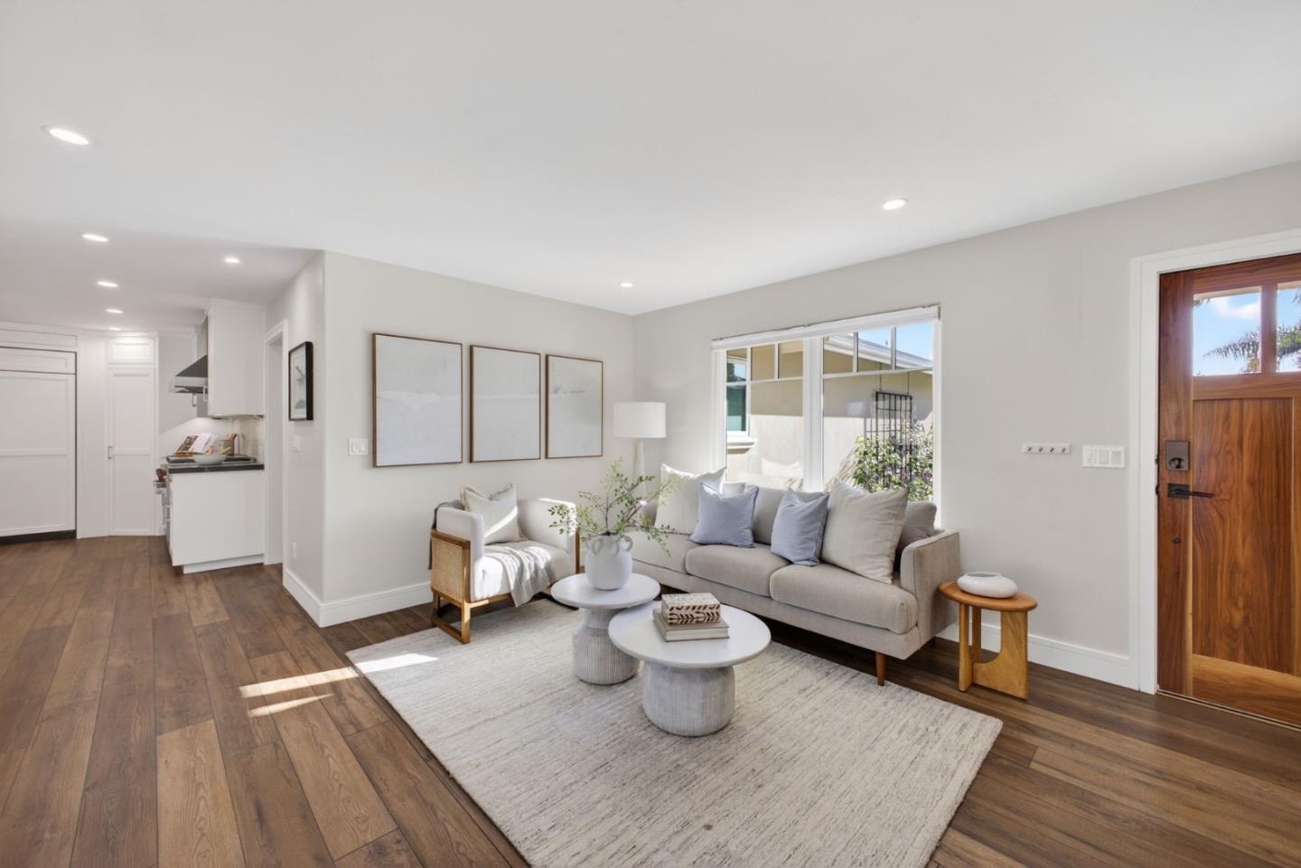 2705 Ramos CT - Living area