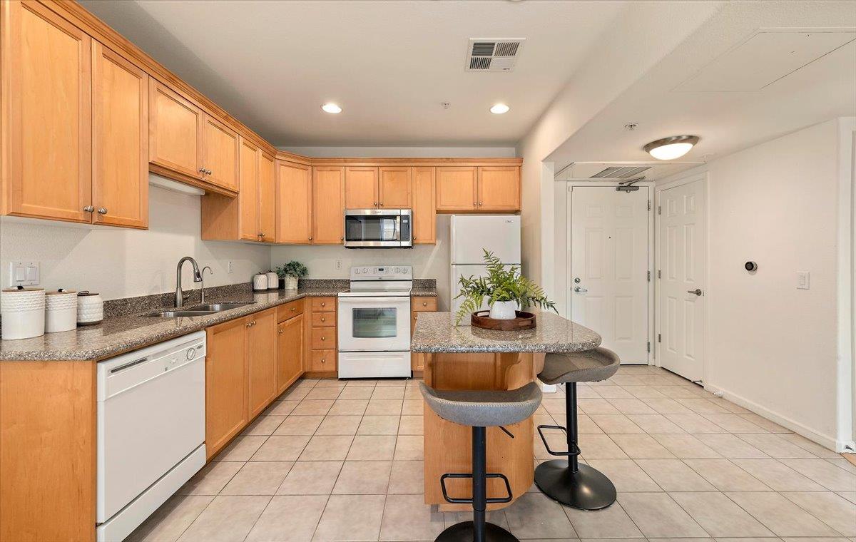88 N Jackson AVE 308 - Bathroom
