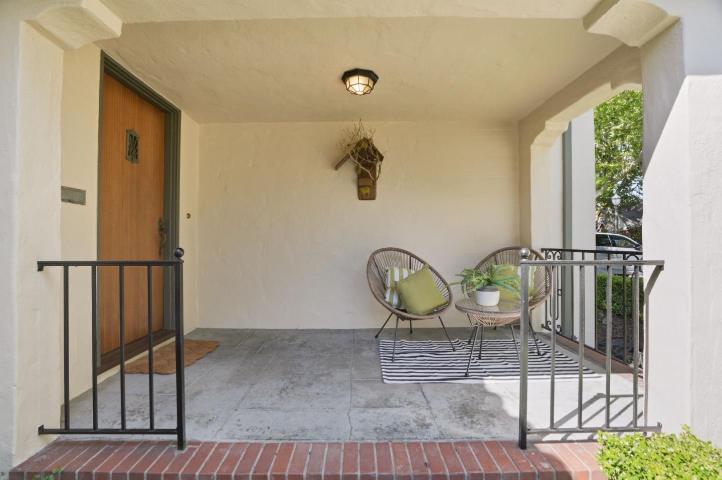 1620 Hanchett AVE - Living area