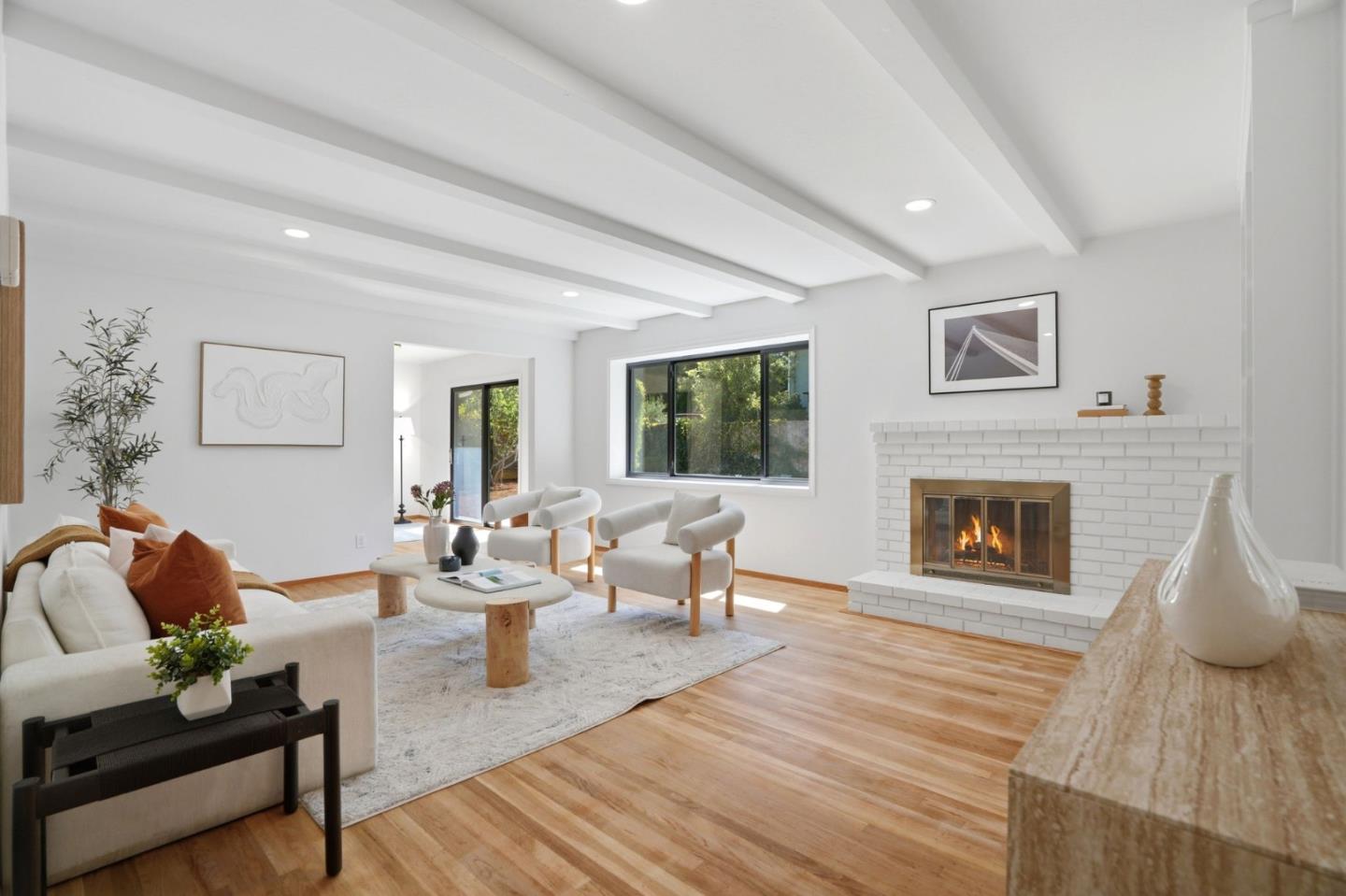 236 Cherry AVE - Living area