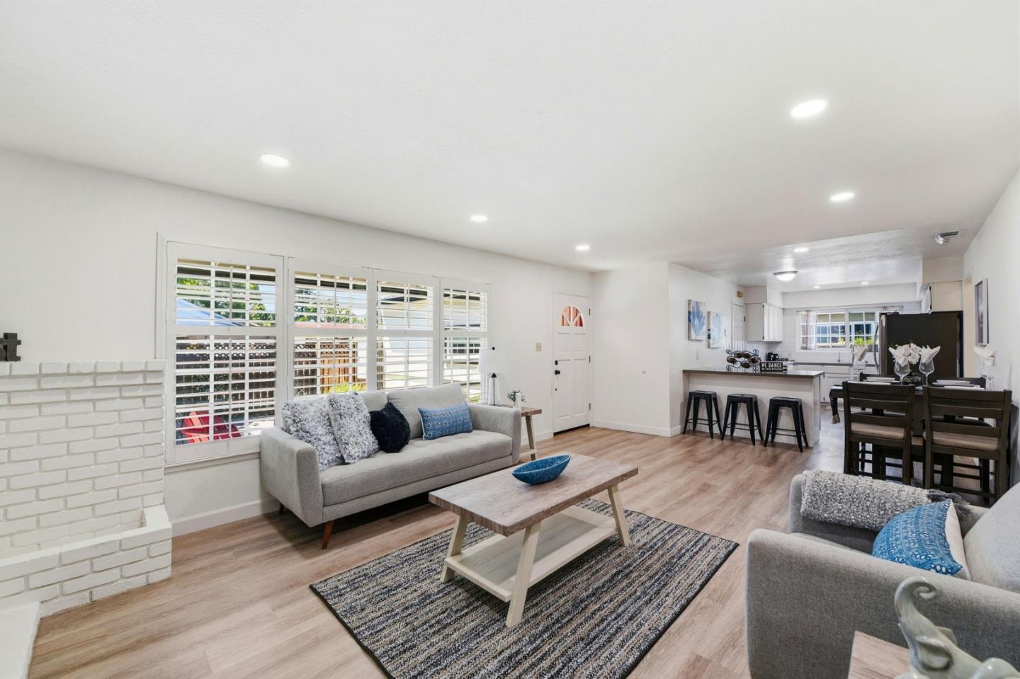 888 Corlista DR
