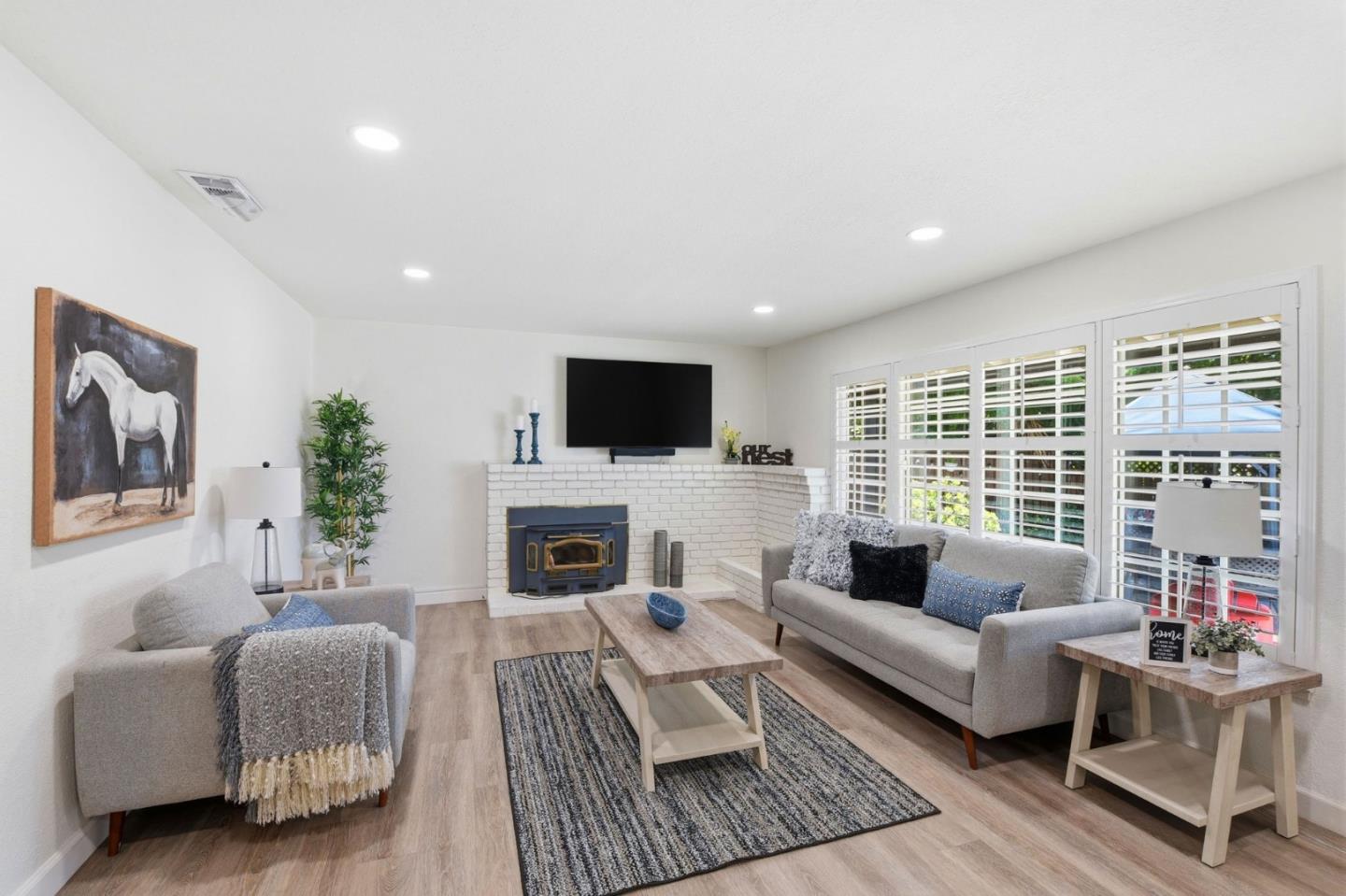 888 Corlista DR - Living area