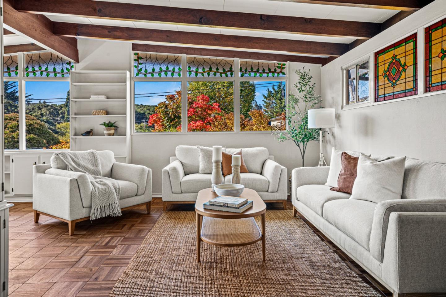 831 Arlington PL - Living area