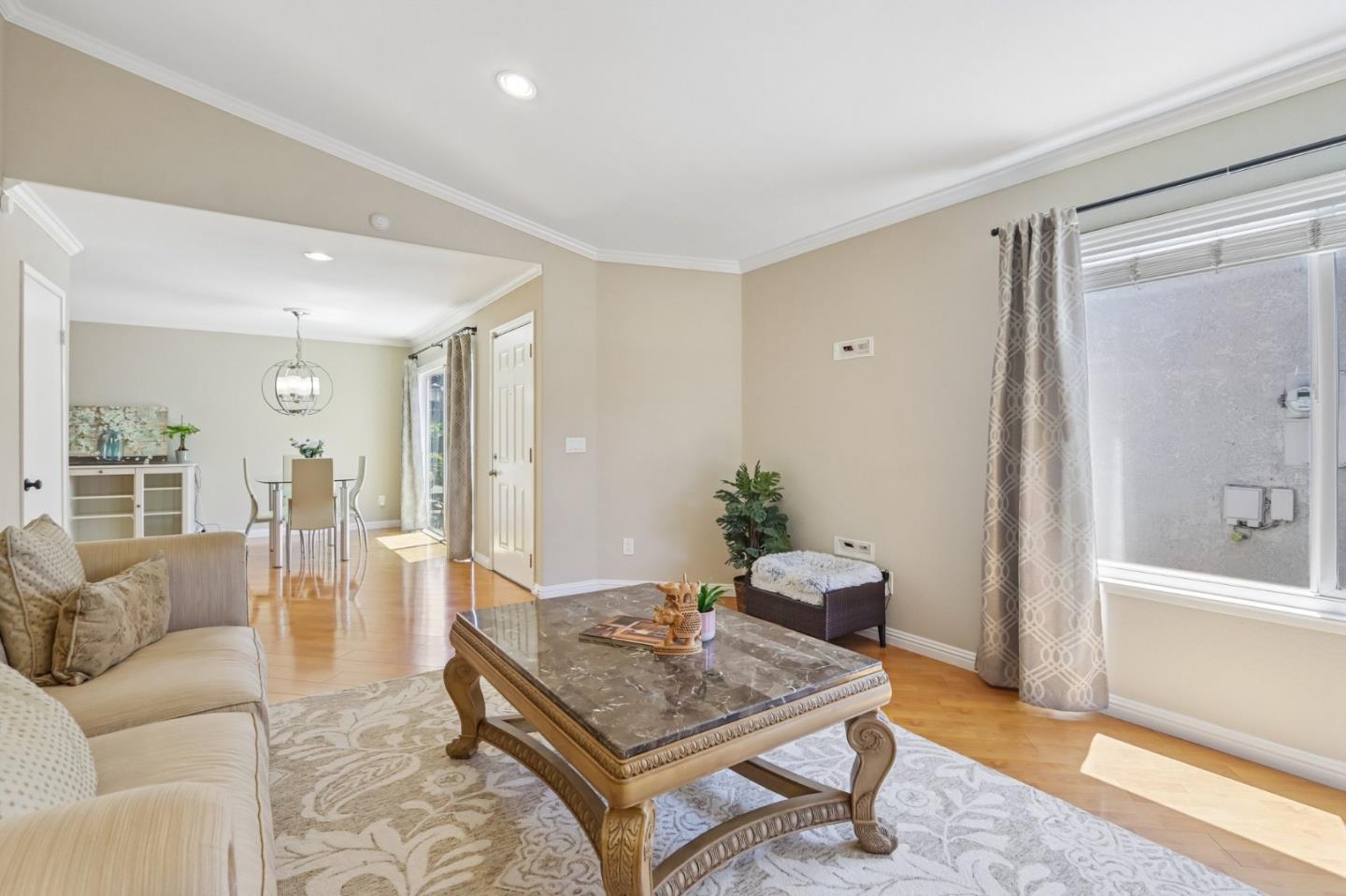 524 Lanfair - Living area