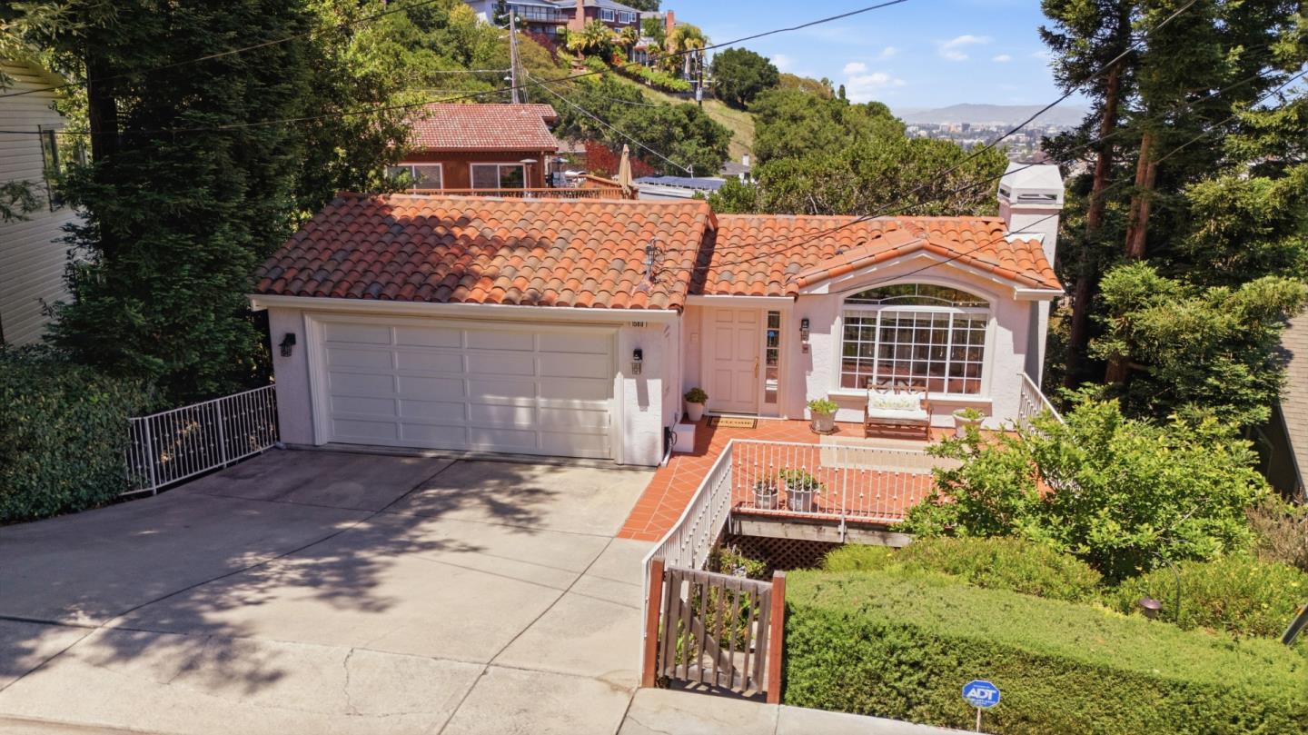 1580 Winding WAY