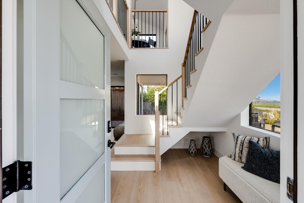 1212 W Cliff DR - Living area